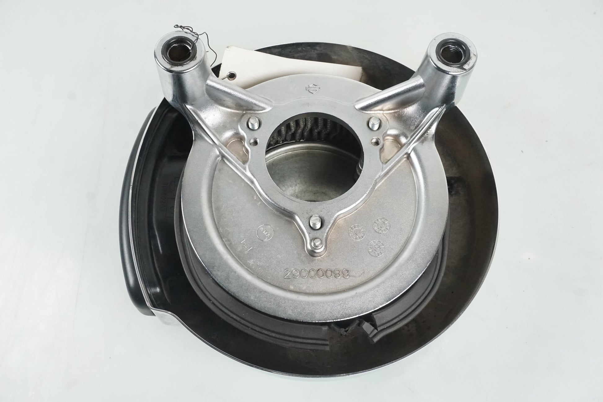 Snett nerifrån på Luftburk från en H-D Street Glide FLHX -2016 motorcykel.