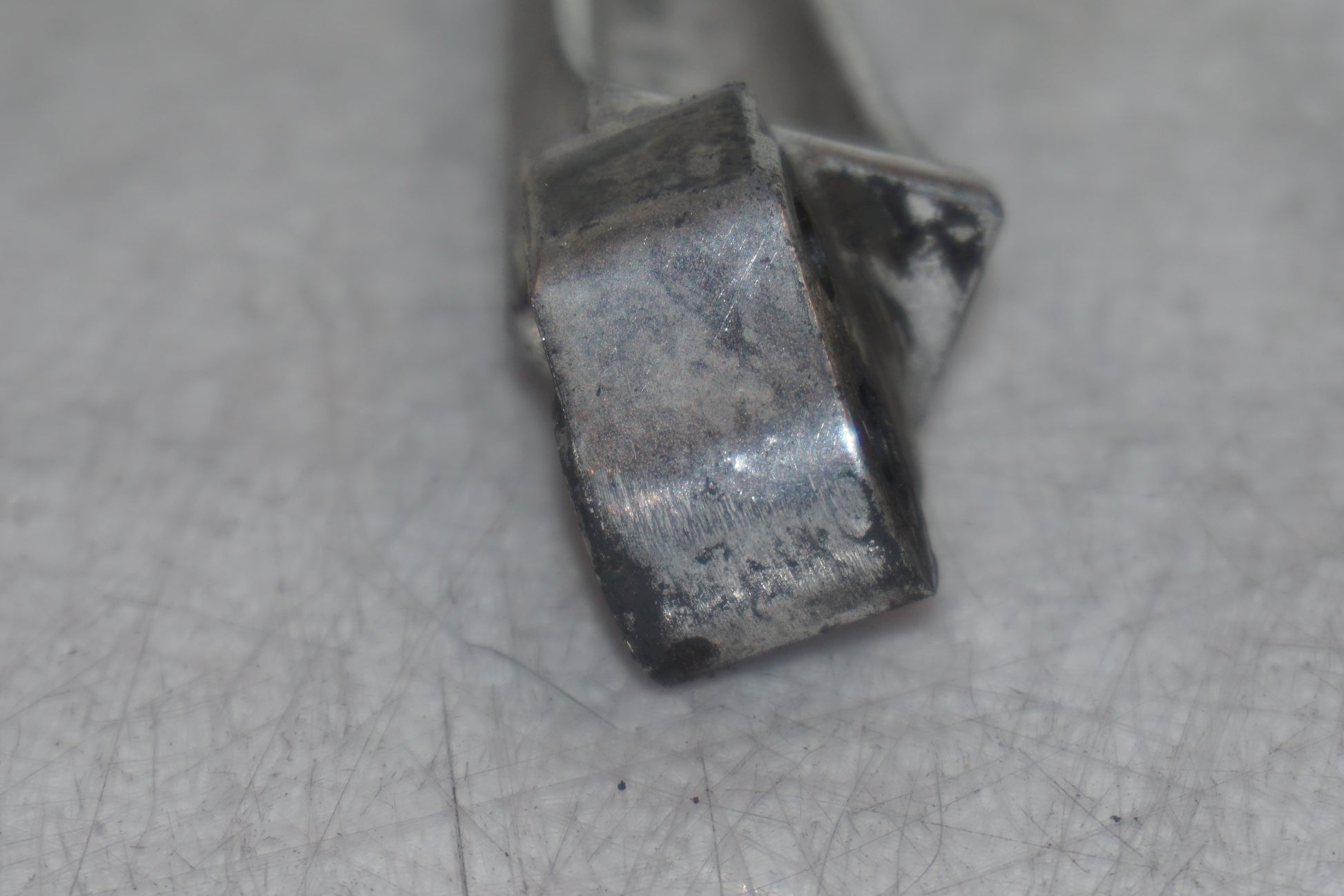 Vänster sida på Fotpinne från en Suzuki TL 1000 S -1997 motorcykel.