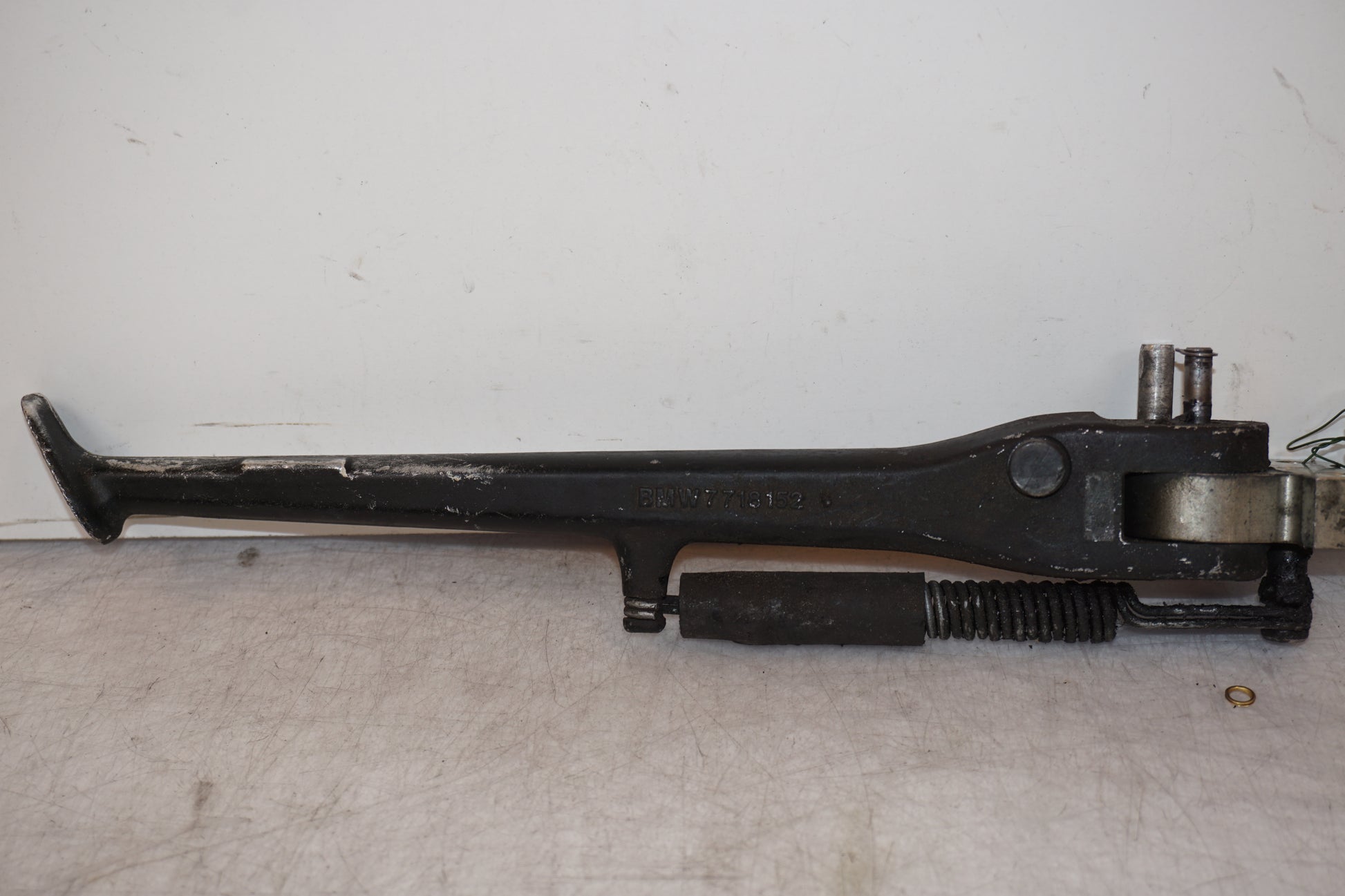 Höger sida på Sidostöd från en BMW S 1000 RR -2010 motorcykel.