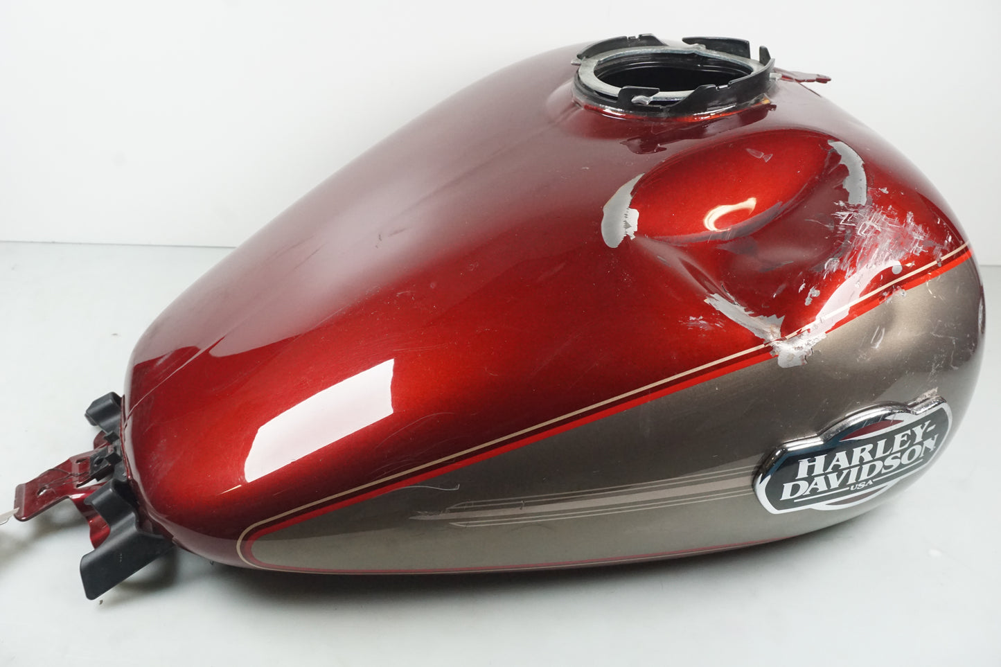 Framsidan på Bensintank från en H-D Touring Ultra Classic FLHTCU/I -2009 motorcykel.