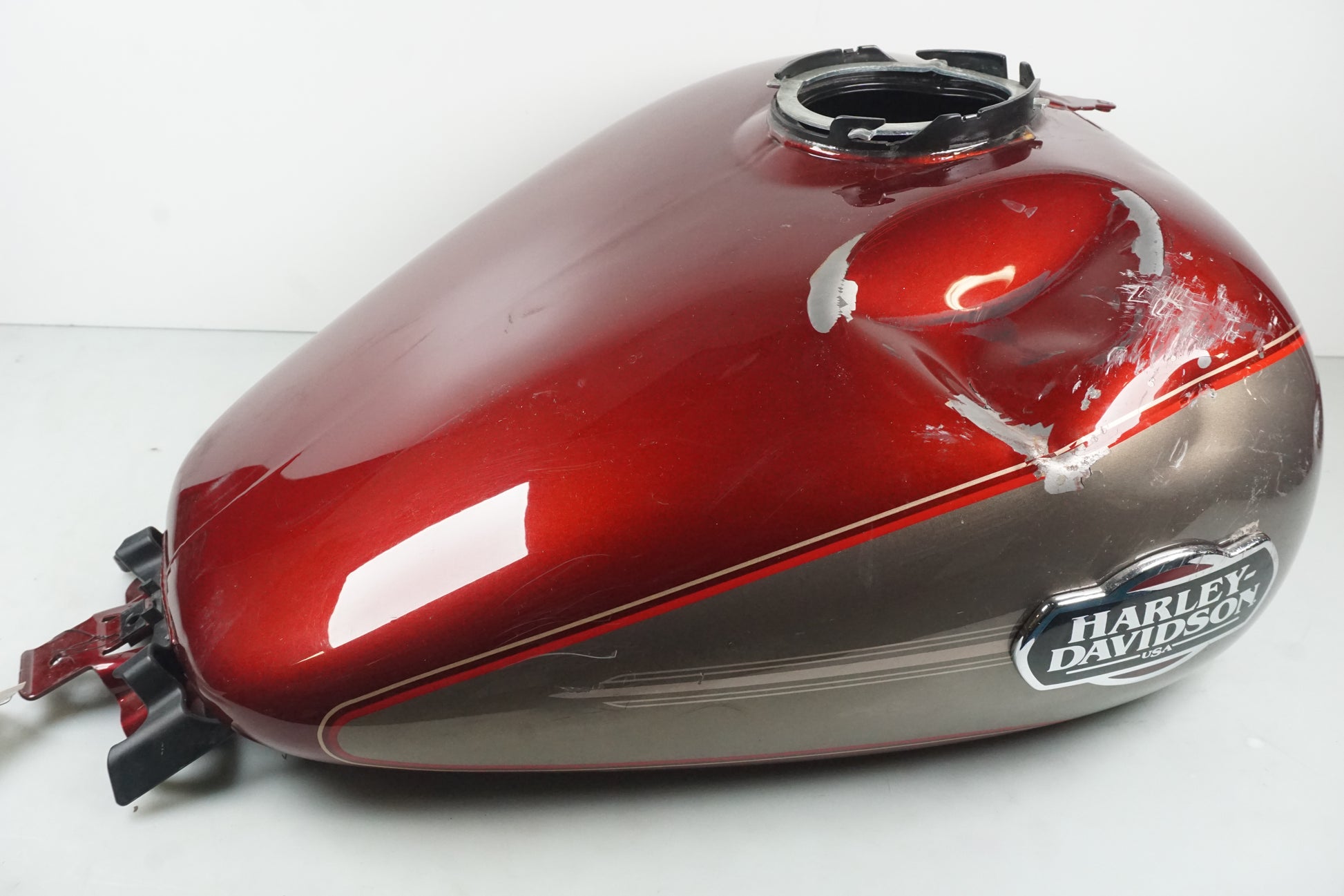 Framsidan på Bensintank från en H-D Touring Ultra Classic FLHTCU/I -2009 motorcykel.