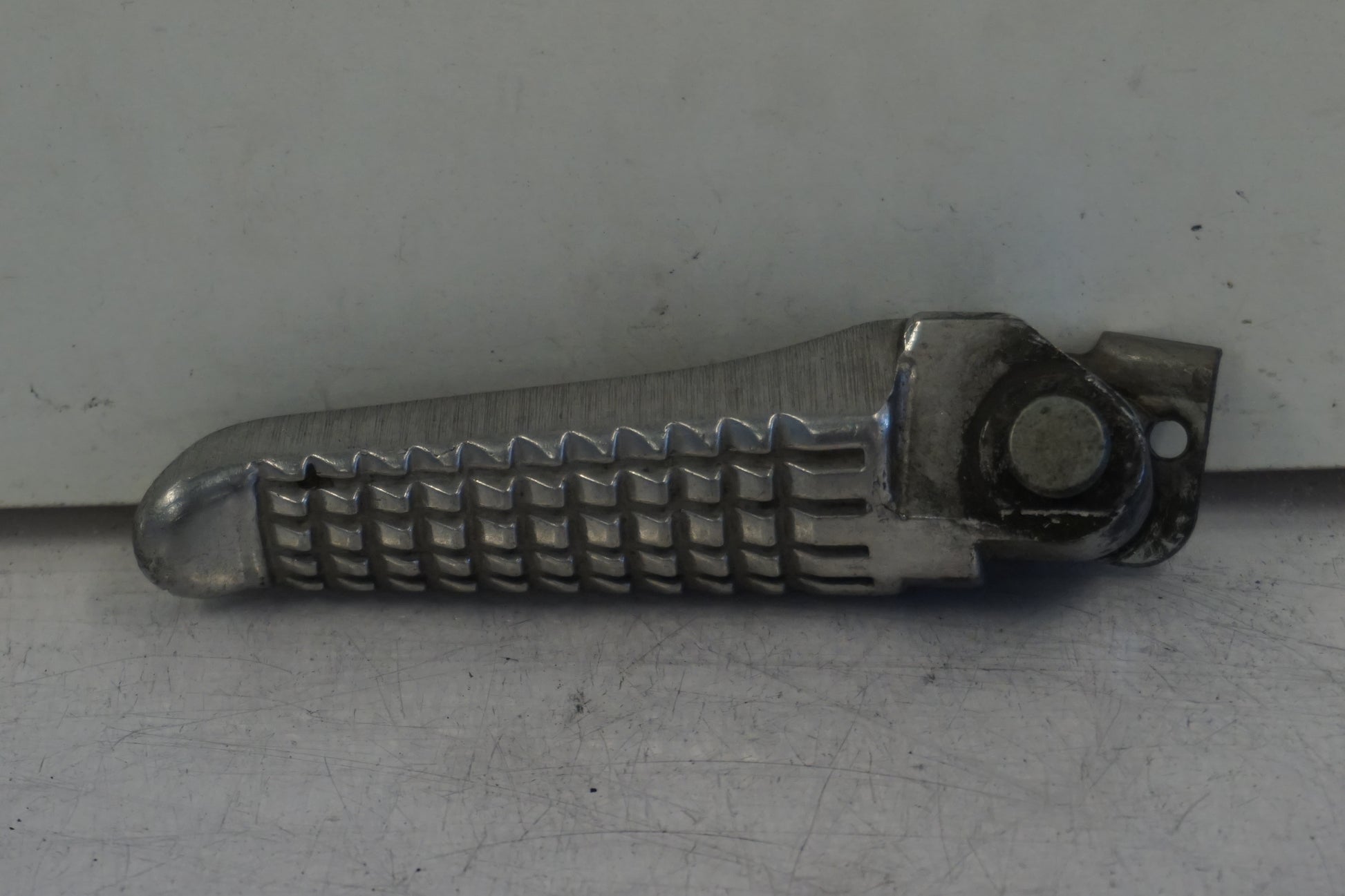 Framsidan på Fotpinne från en Suzuki TL 1000 R -1999 motorcykel.