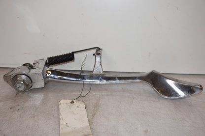 Baksidan på Sidostöd från en Kawasaki VN 2000 -2006 motorcykel.