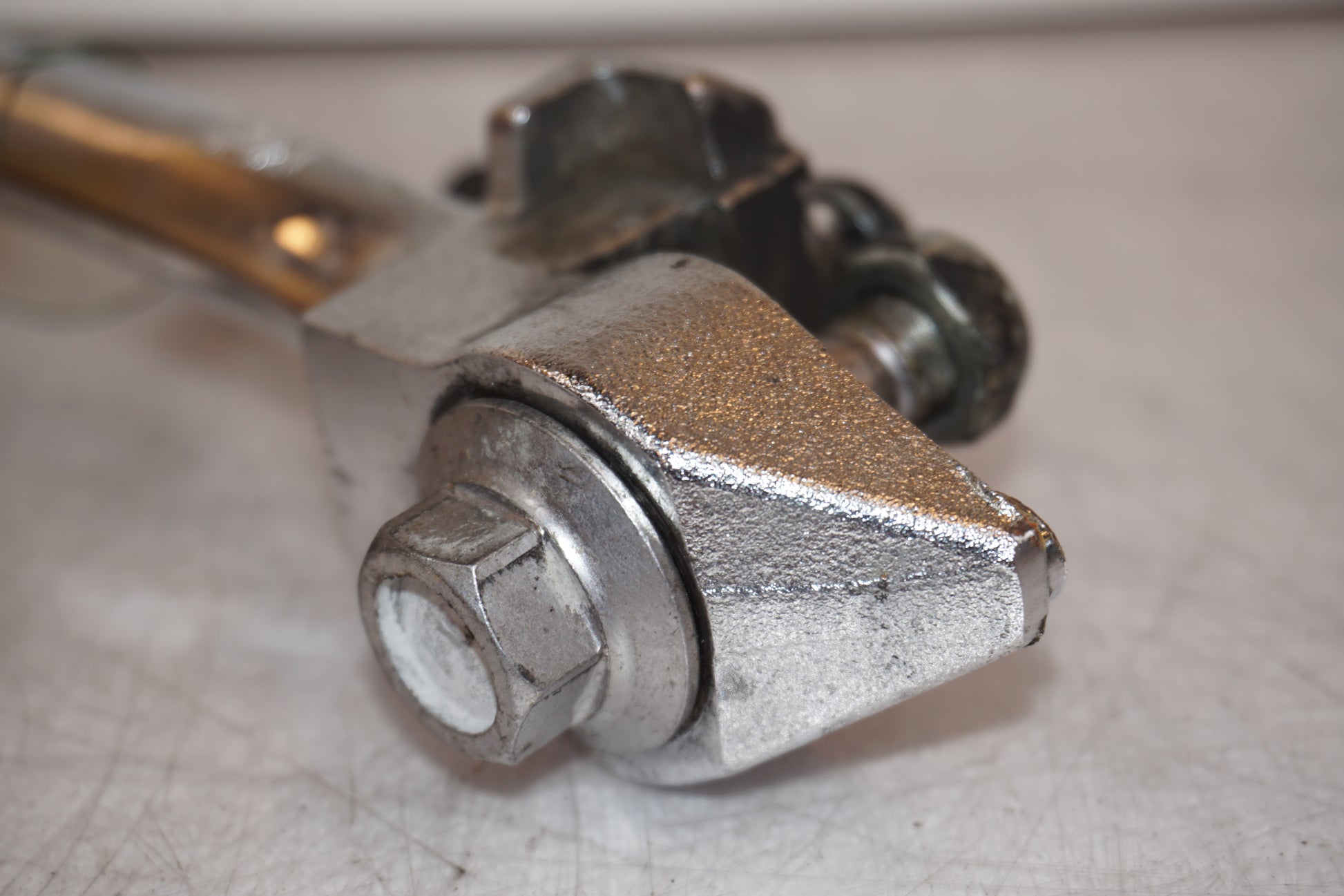 Snett nerifrån på Sidostöd från en Kawasaki VN 2000 -2006 motorcykel.