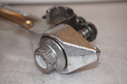 Snett nerifrån på Sidostöd från en Kawasaki VN 2000 -2006 motorcykel.