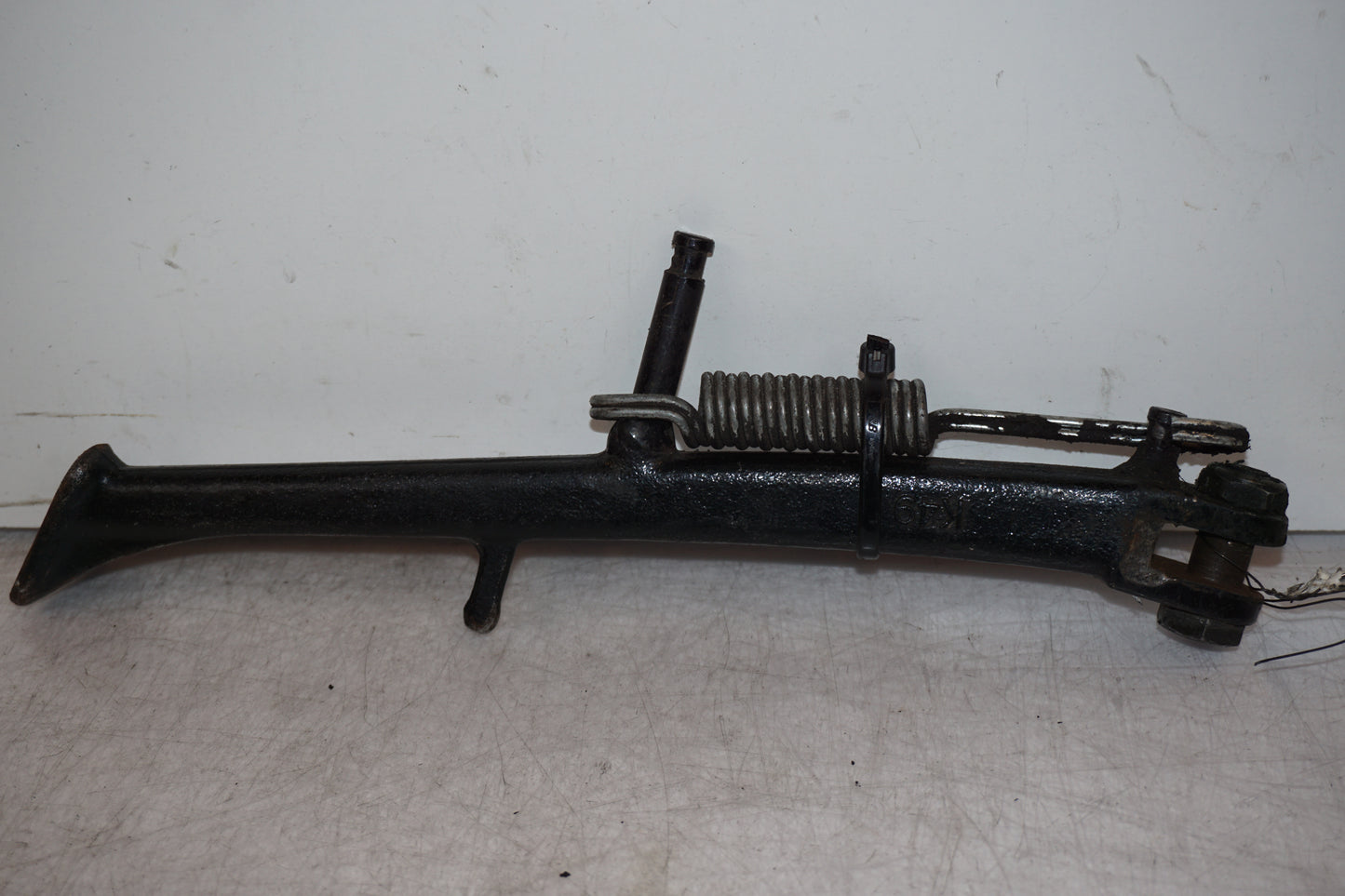 Framsidan på Sidostöd från en Kawasaki ZR-X 1200 S -2001 motorcykel.