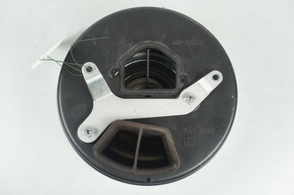 Vänster sida på Luftburk från en Kawasaki VN 1600 -2006 motorcykel.