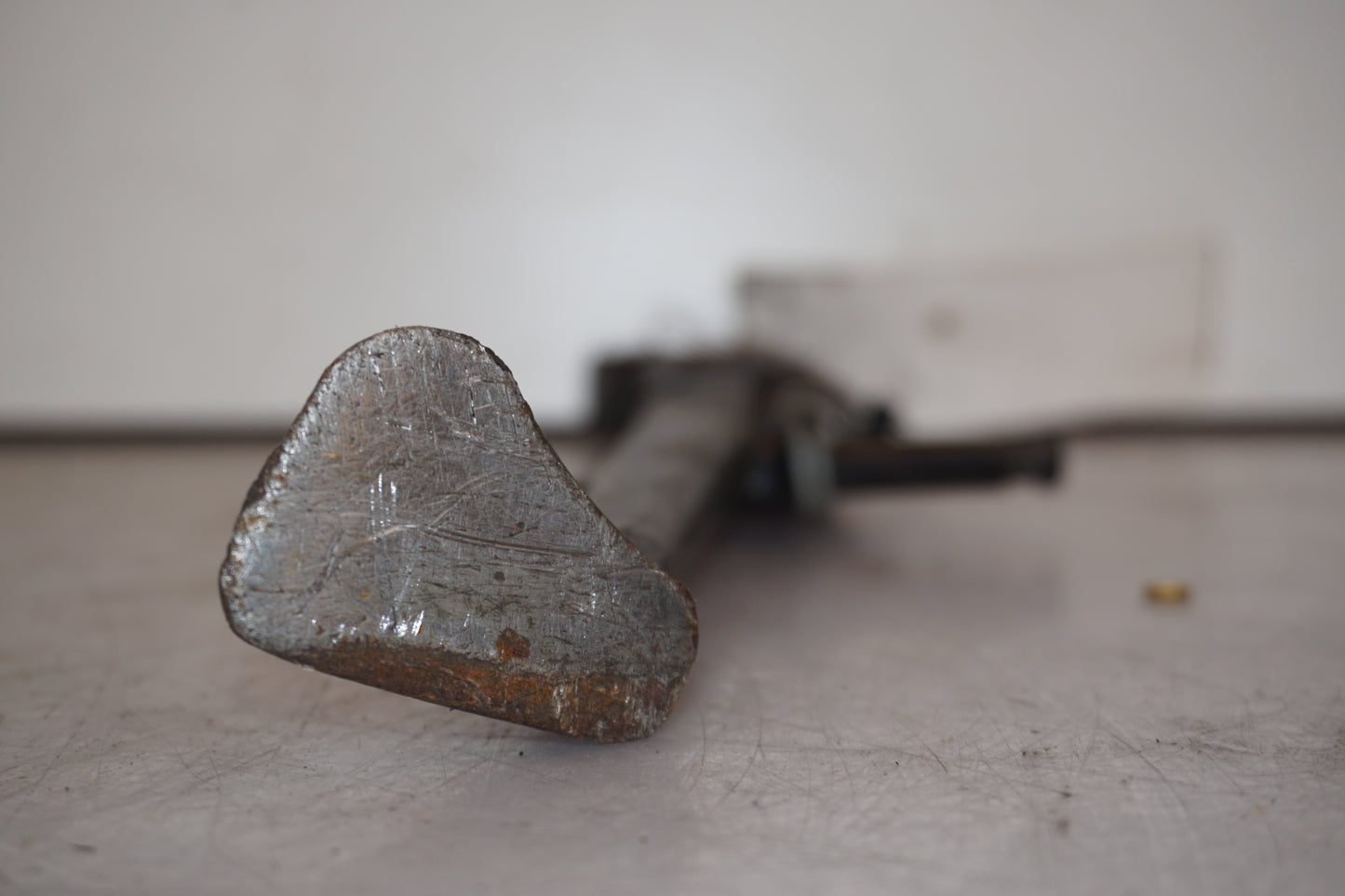 Snett uppifrån på Sidostöd från en Kawasaki ZR-X 1200 S -2001 motorcykel.