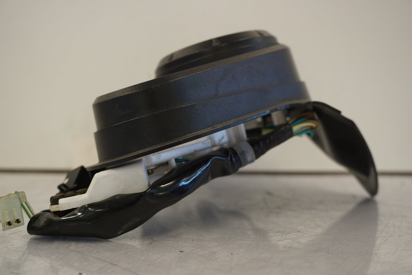 Höger sida på Instrumentpanel från en Honda CBR 125 R -2005 motorcykel.