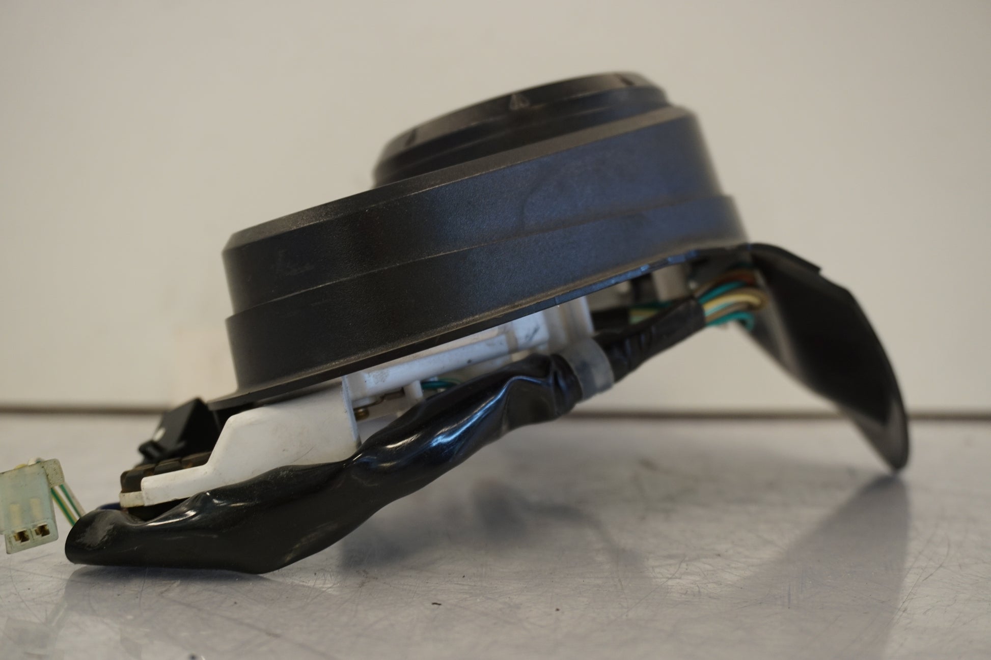 Höger sida på Instrumentpanel från en Honda CBR 125 R -2005 motorcykel.