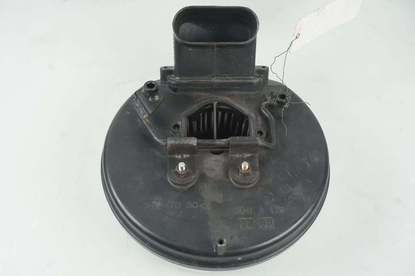 Vänster sida på Luftburk från en Kawasaki VN 1500 Classic Tourer -2003 motorcykel.