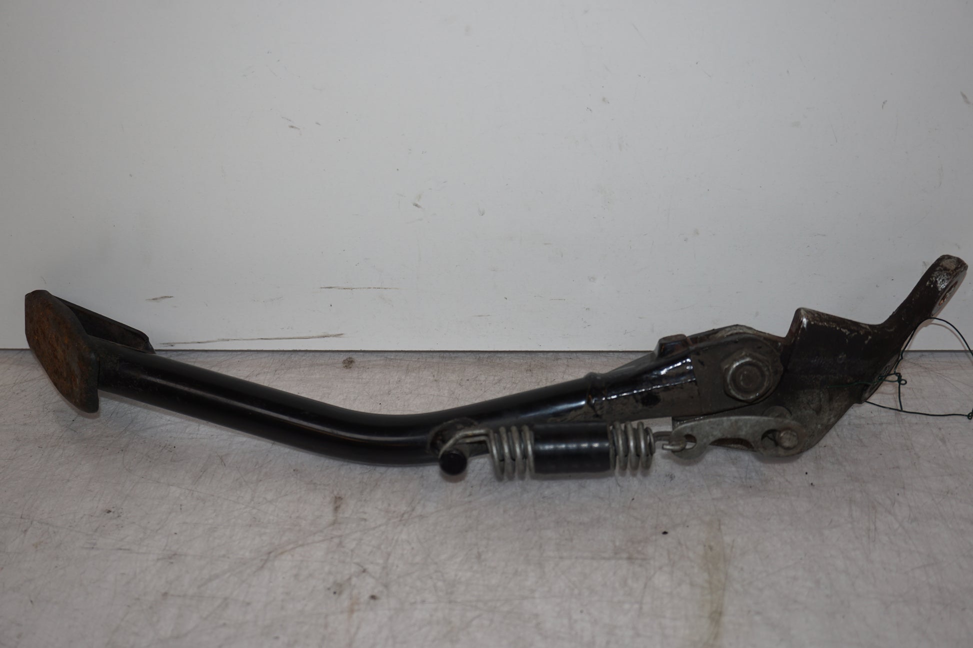 Framsidan på Sidostöd från en Ducati Scrambler 800 -2016 motorcykel.