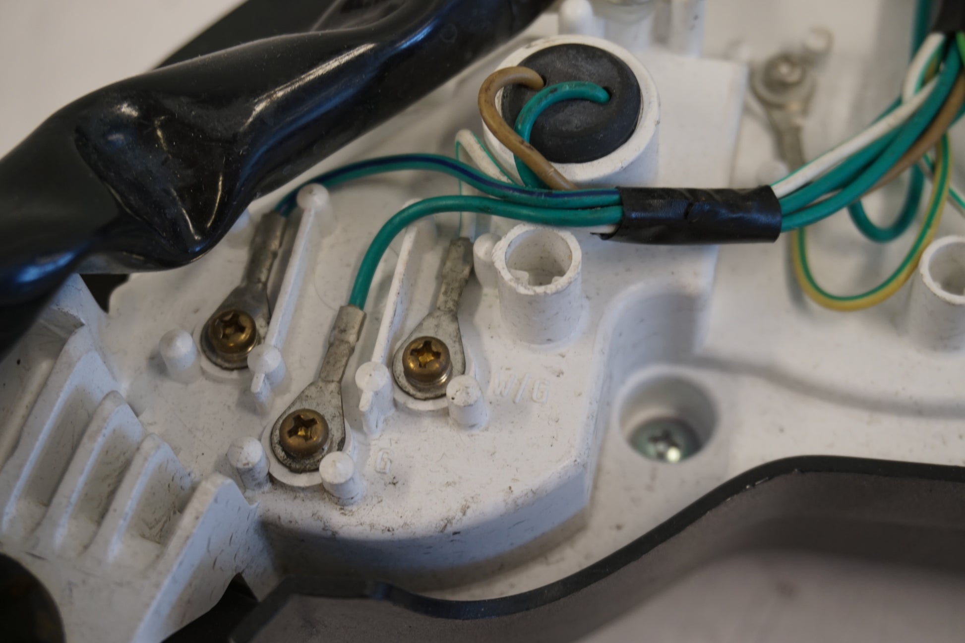 Extrabild3 på Instrumentpanel från en Honda CBR 125 R -2005 motorcykel.