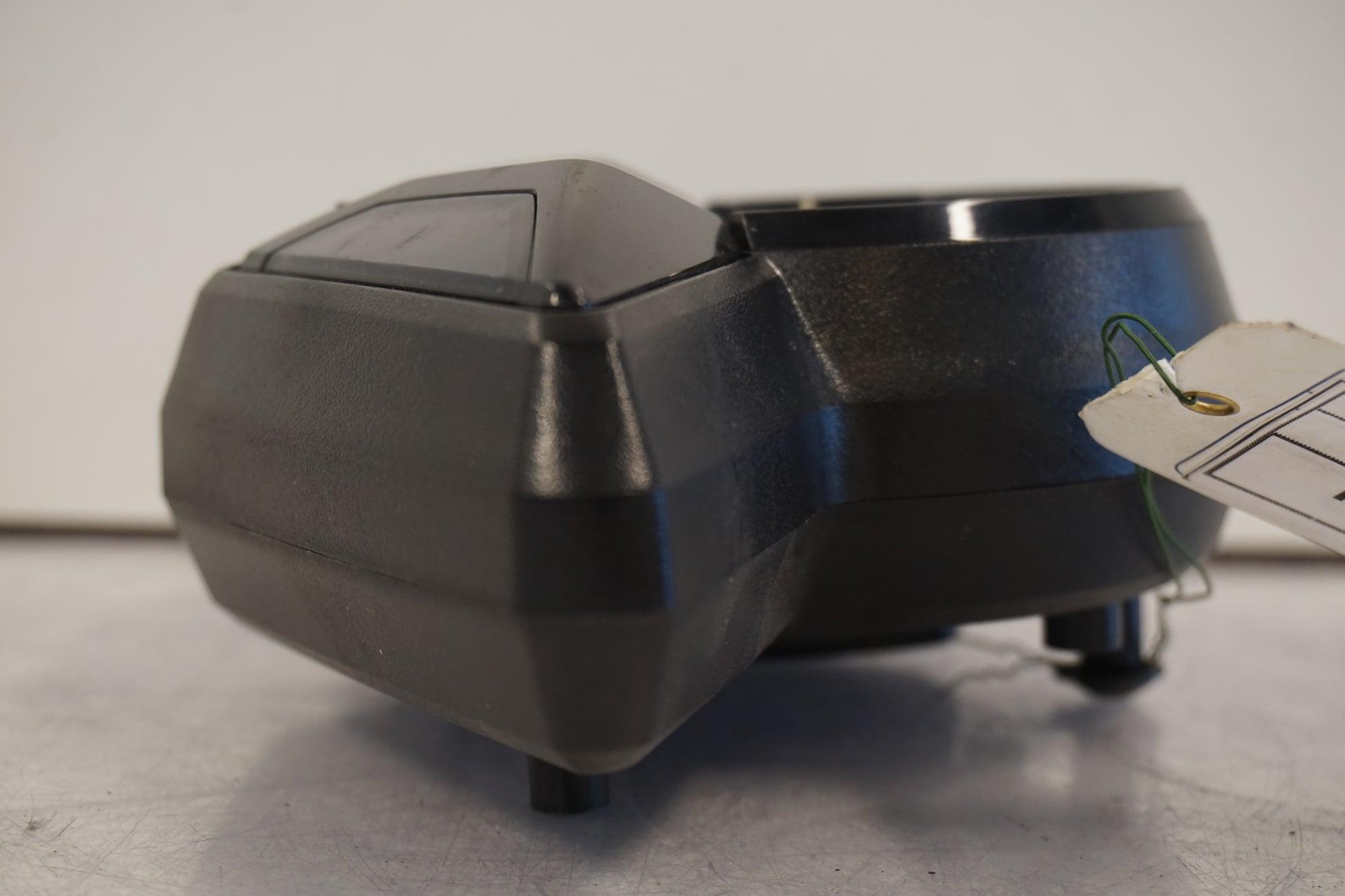 Höger sida på Instrumentpanel från en Honda CBR 125 R -2011 motorcykel.