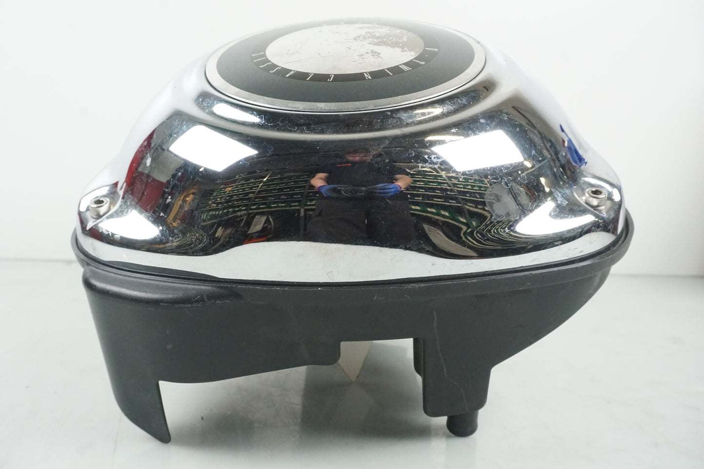 Snett nerifrån på Luftburk från en Kawasaki VN 1700 Classic Tourer -2009 motorcykel.