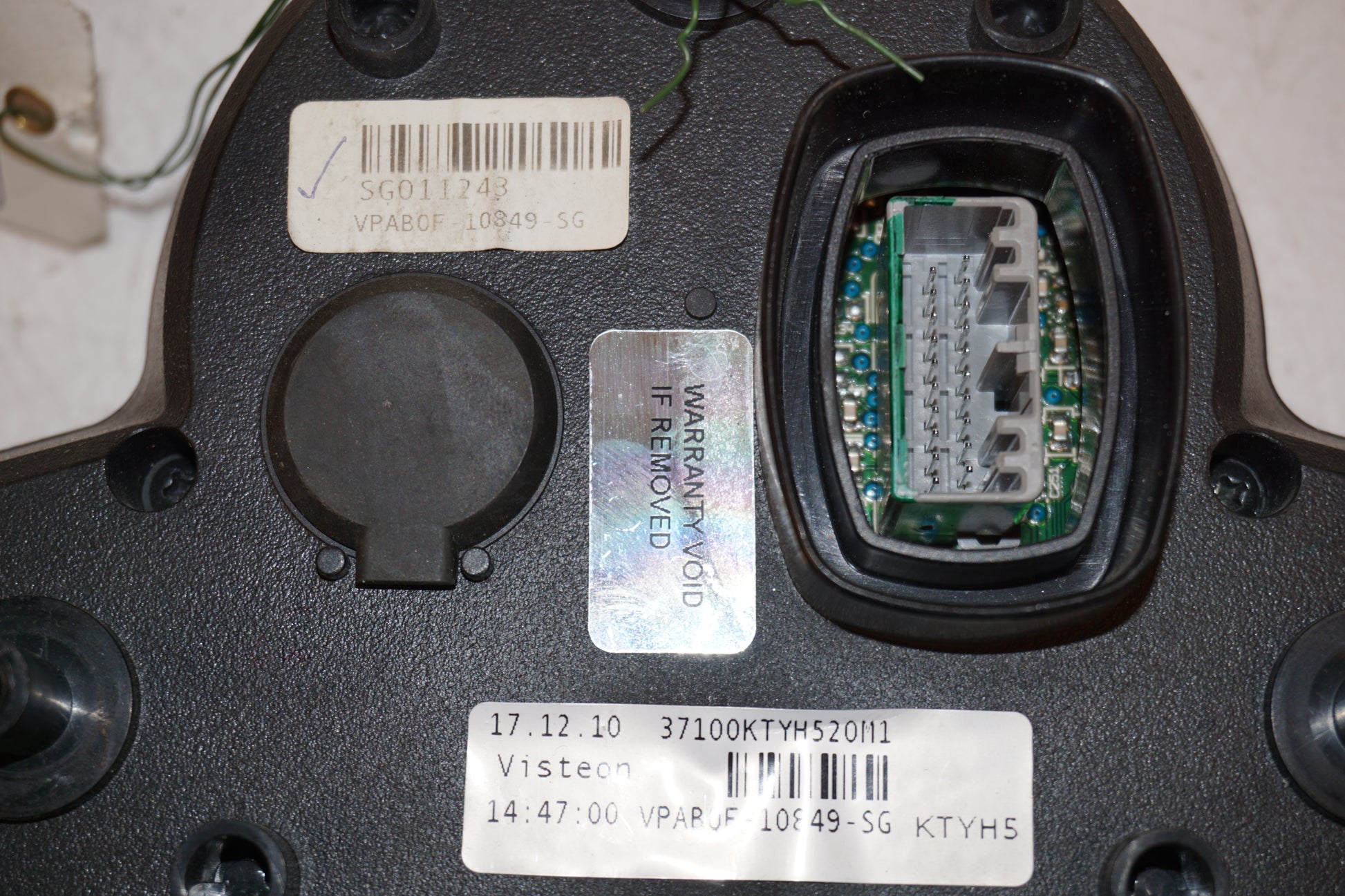 Extrabild1 på Instrumentpanel från en Honda CBR 125 R -2011 motorcykel.