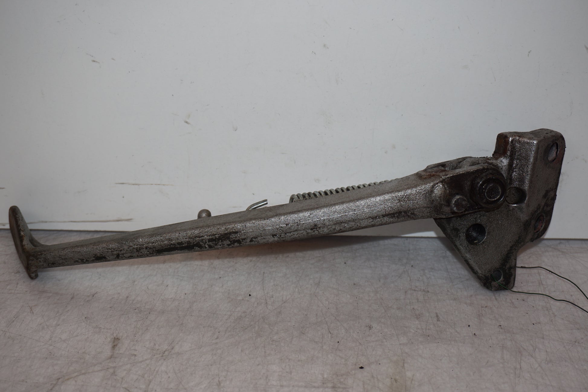 Vänster sida på Sidostöd från en Kawasaki ZZR 1200 -2002 motorcykel.