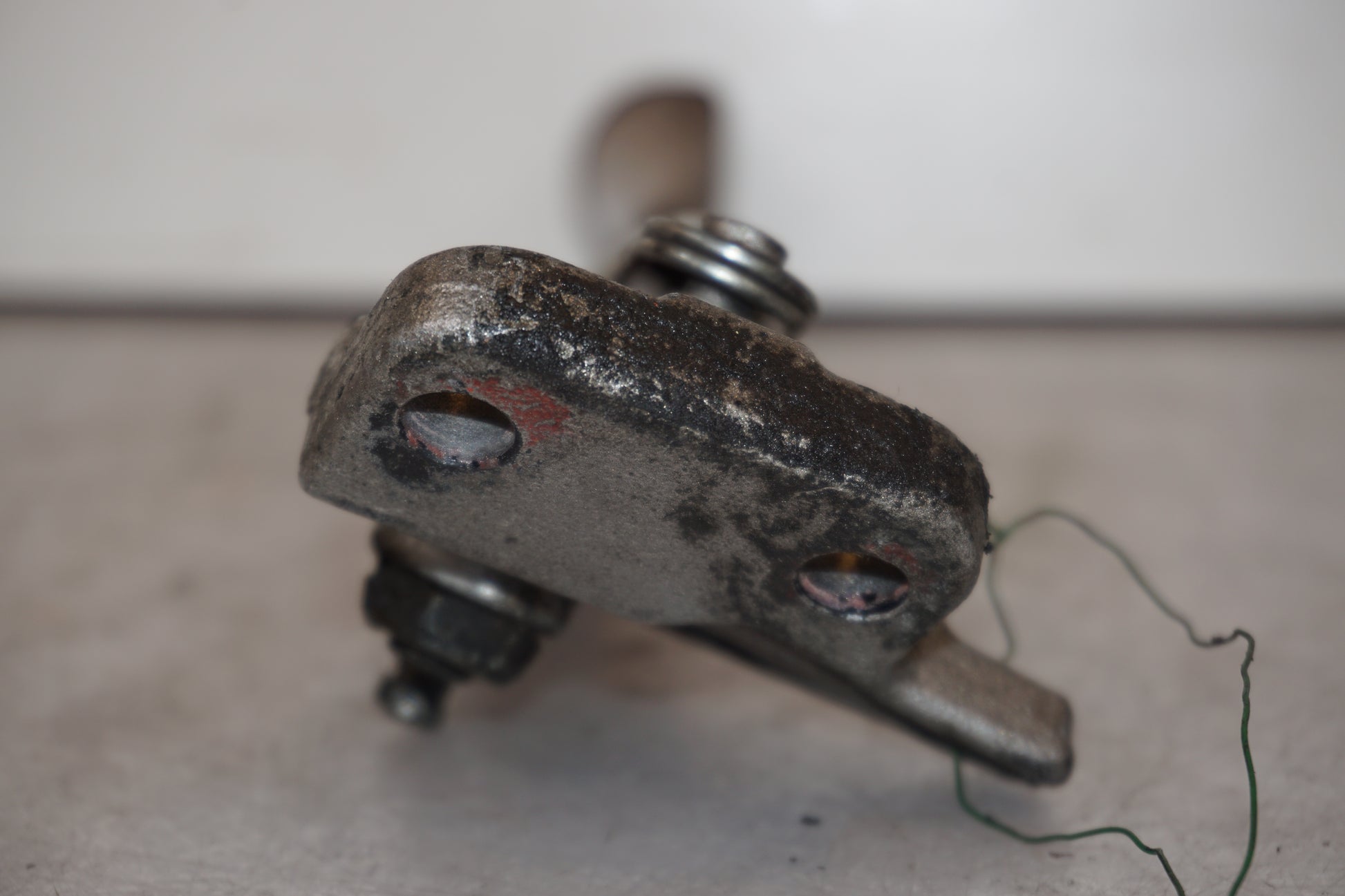 Snett nerifrån på Sidostöd från en Kawasaki ZZR 1200 -2002 motorcykel.