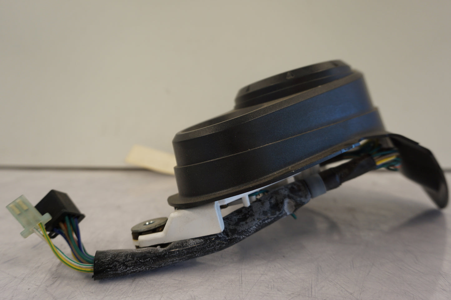 Höger sida på Instrumentpanel från en Honda CBR 125 R -2004 motorcykel.