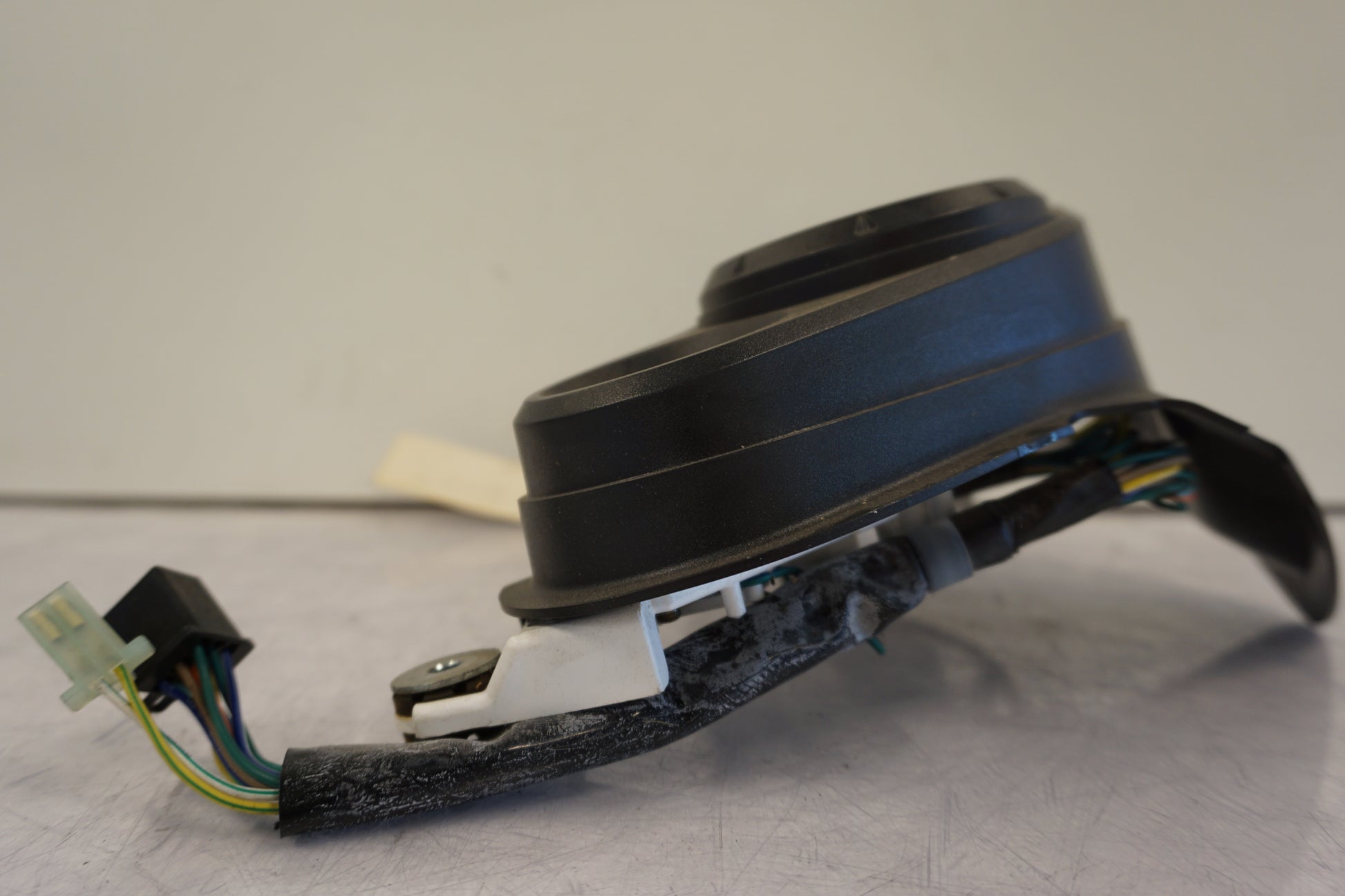 Höger sida på Instrumentpanel från en Honda CBR 125 R -2004 motorcykel.