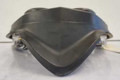 Vänster sida på Instrumentpanel från en Honda CBR 125 R -2004 motorcykel.