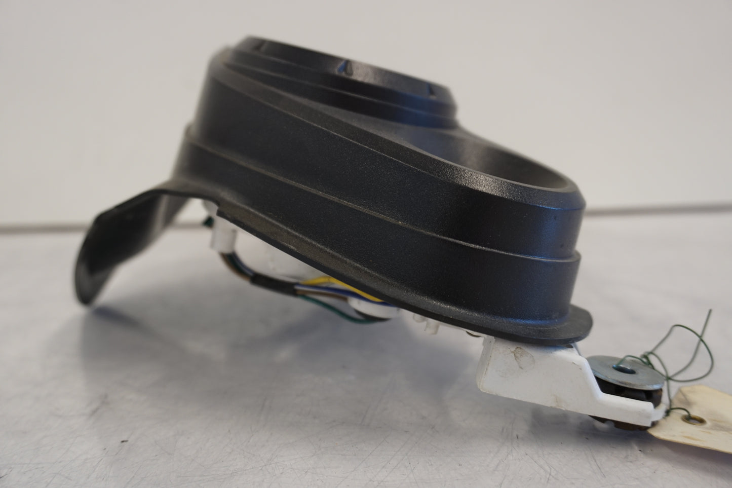 Snett uppifrån på Instrumentpanel från en Honda CBR 125 R -2004 motorcykel.