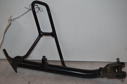 Snett nerifrån på Sidostöd från en BMW R 1150 RT -2003 motorcykel.