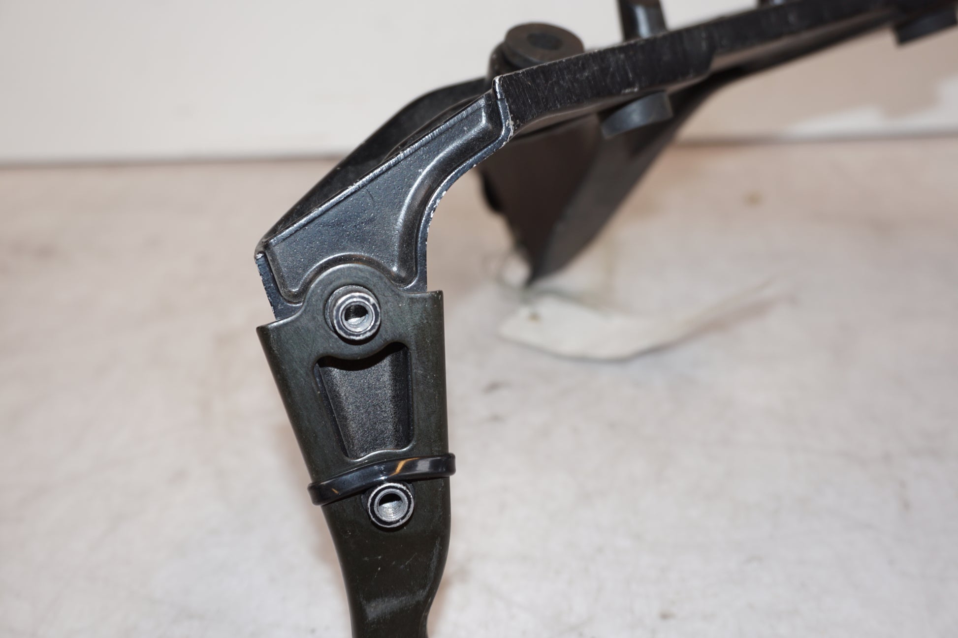 Snett nerifrån på Toppkåpstag från en Honda CBR 600 RR -2003 motorcykel.