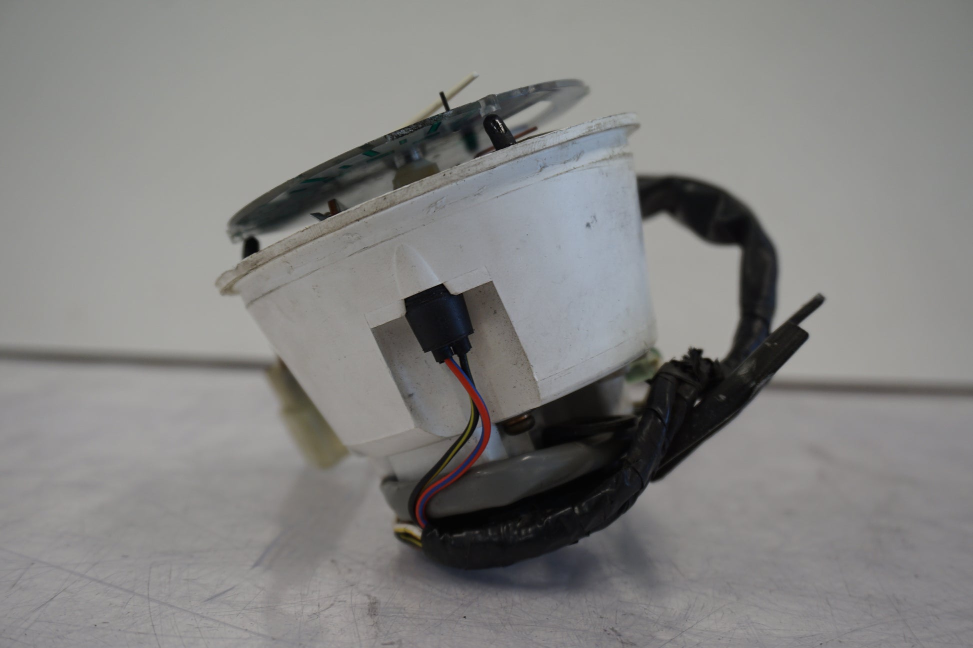 Snett nerifrån på Varvräknare från en Kawasaki Zephyr 750 -1991 motorcykel.