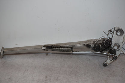 Framsidan på Sidostöd från en Triumph Street Triple R -2009 motorcykel.