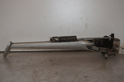 Baksidan på Sidostöd från en Triumph Street Triple R -2009 motorcykel.