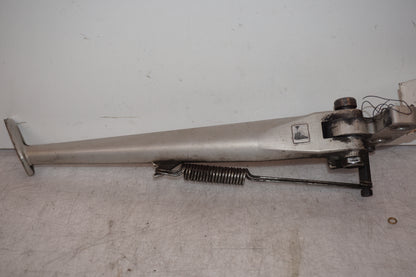 Vänster sida på Sidostöd från en Triumph Street Triple R -2009 motorcykel.