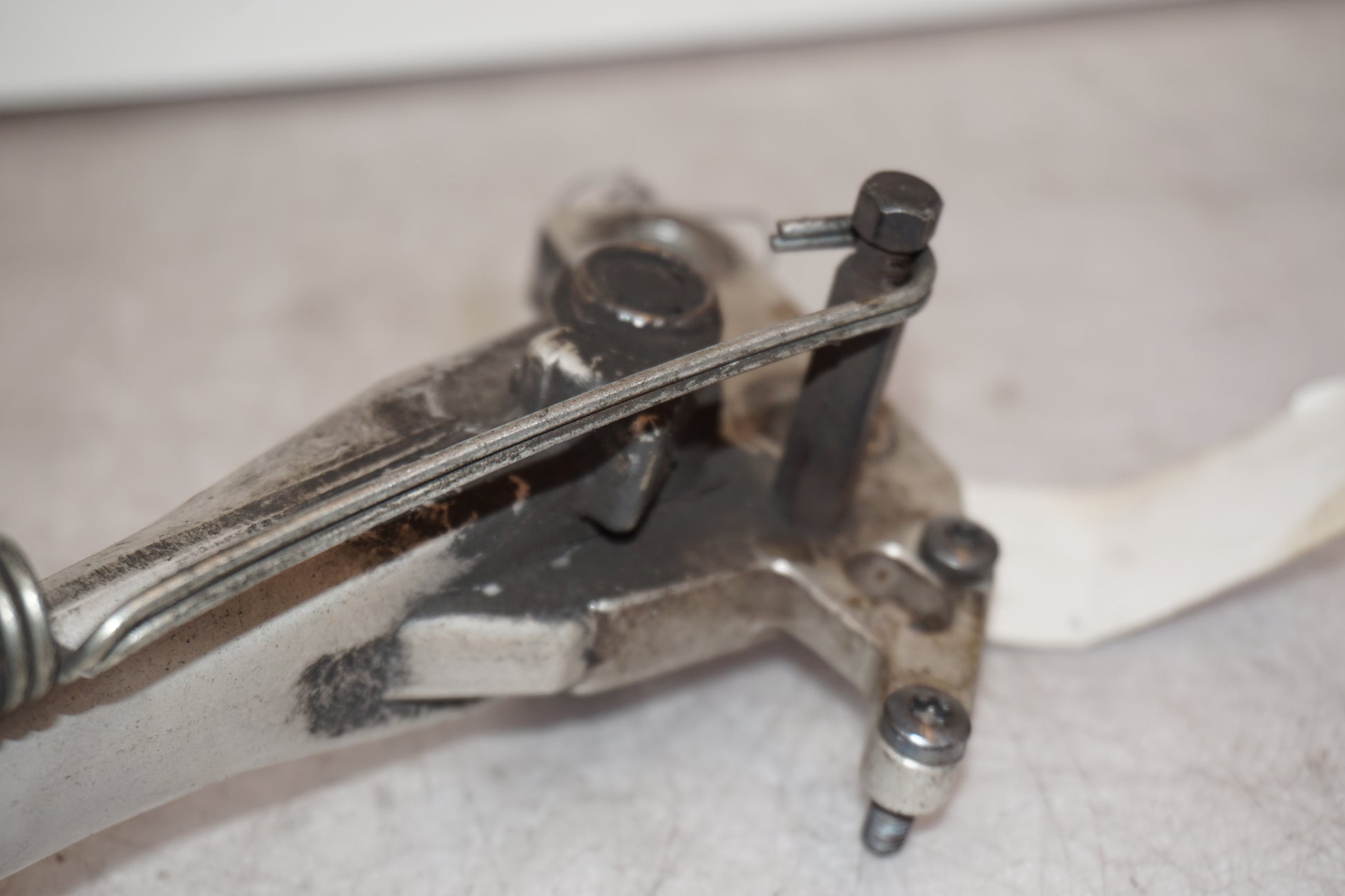 Extrabild2 på Sidostöd från en Triumph Street Triple R -2009 motorcykel.