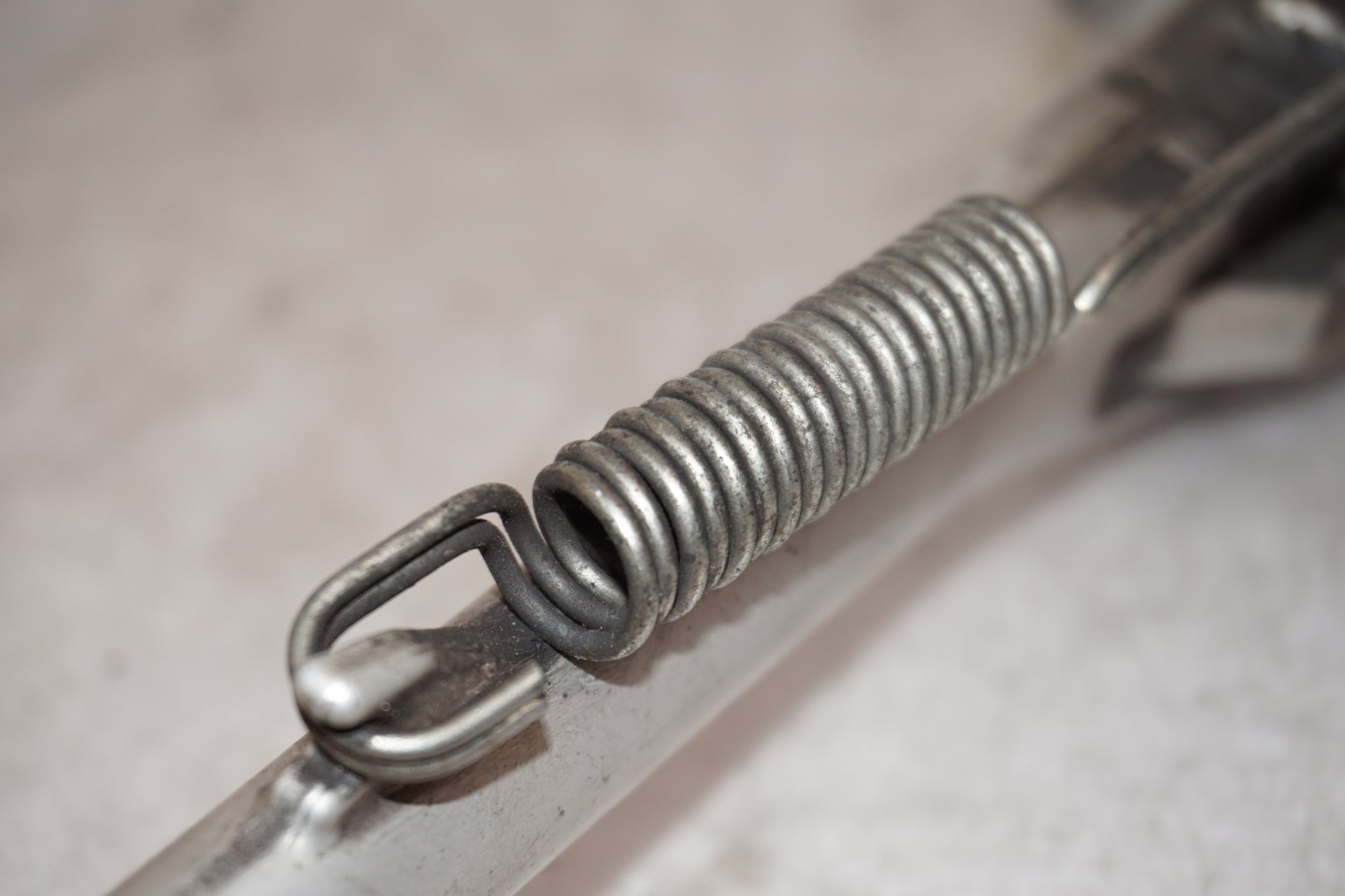 Extrabild3 på Sidostöd från en Triumph Street Triple R -2009 motorcykel.