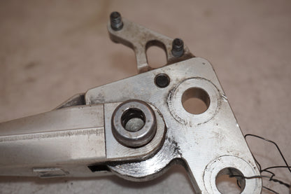 Extrabild4 på Sidostöd från en Triumph Street Triple R -2009 motorcykel.