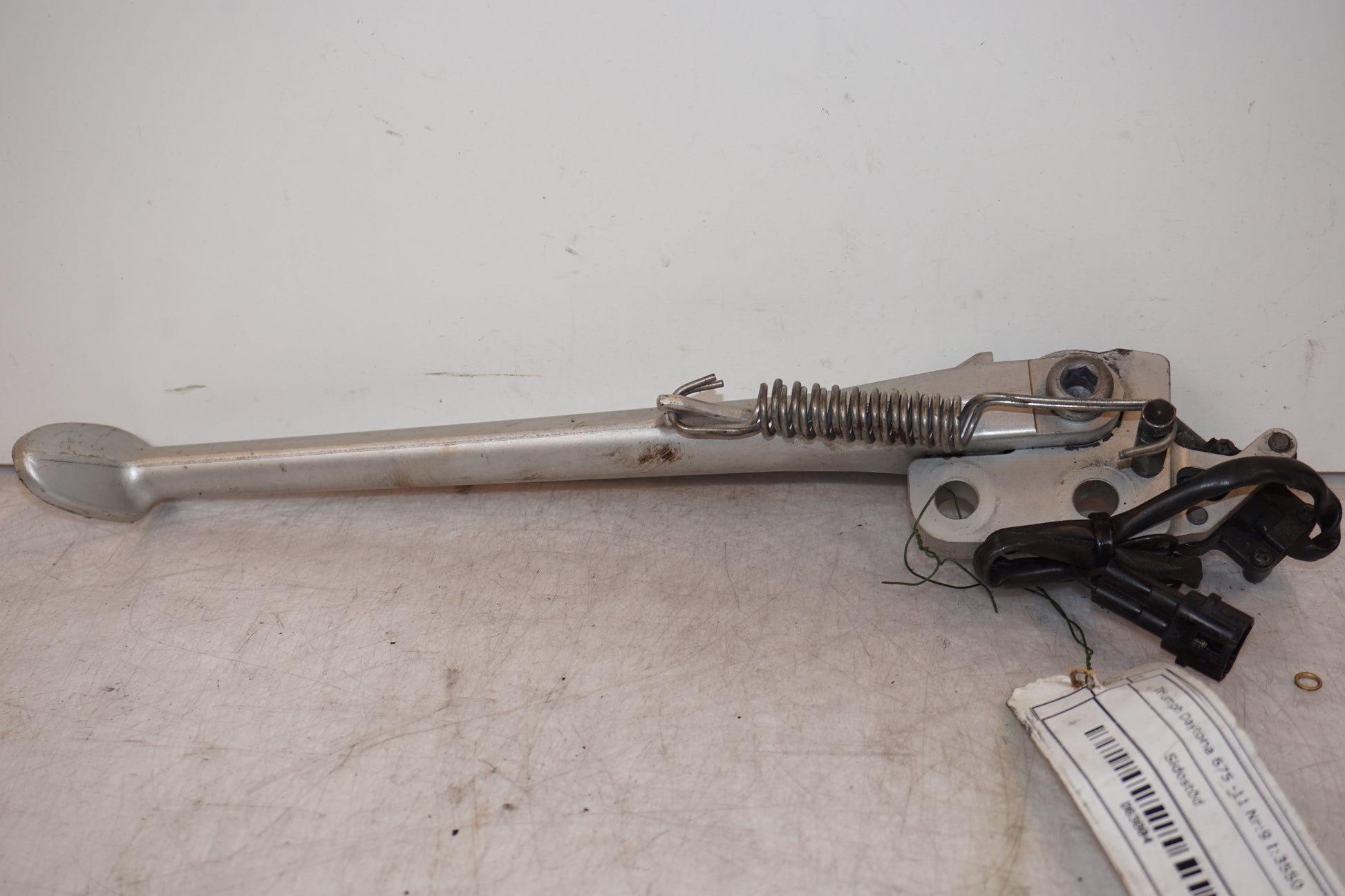 Framsidan på Sidostöd från en Triumph Daytona 675 -2011 motorcykel.