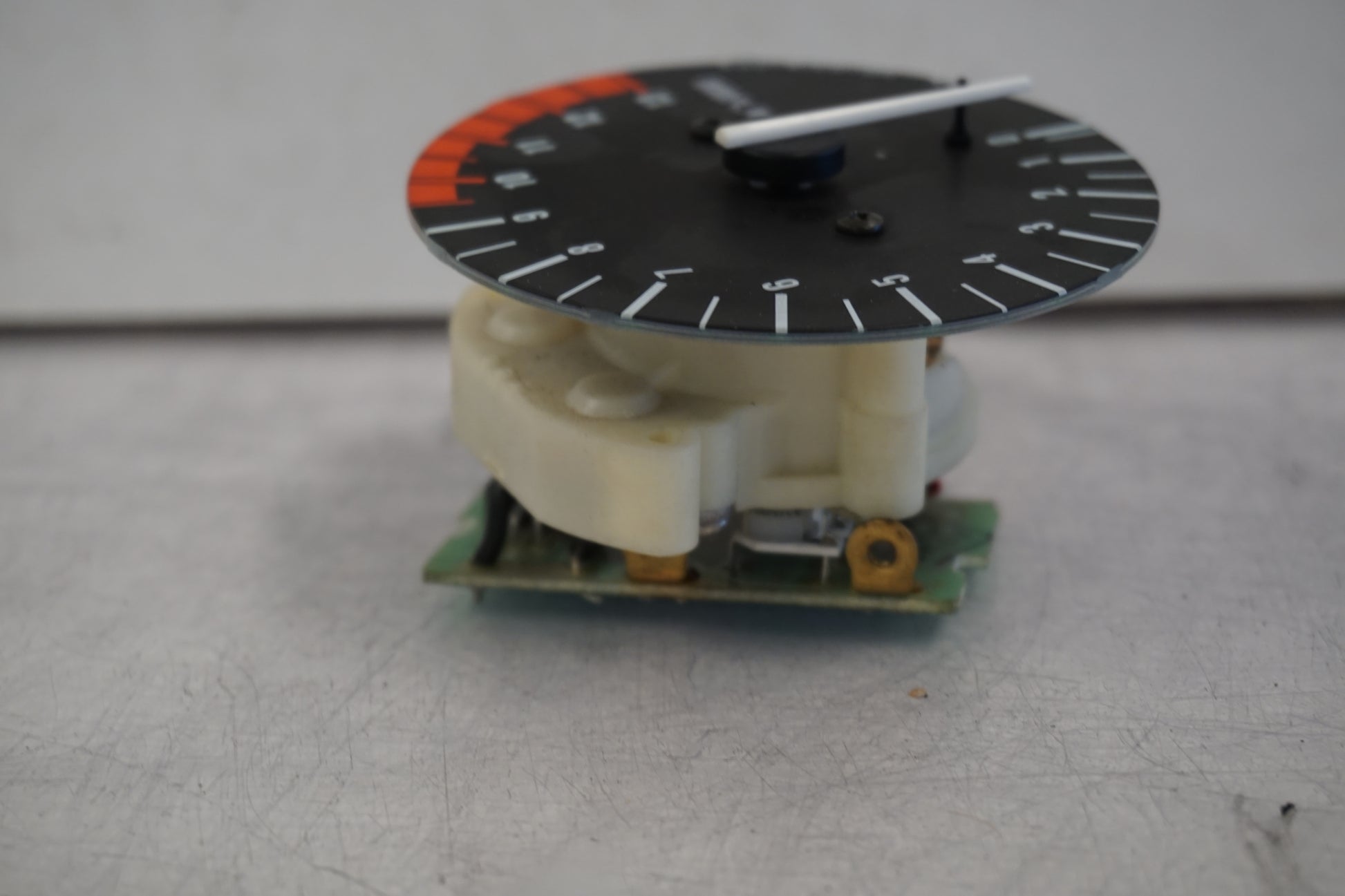 Vänster sida på Varvräknare från en Honda CBR 900 RR -1996 motorcykel.