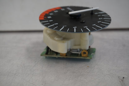 Vänster sida på Varvräknare från en Honda CBR 900 RR -1996 motorcykel.