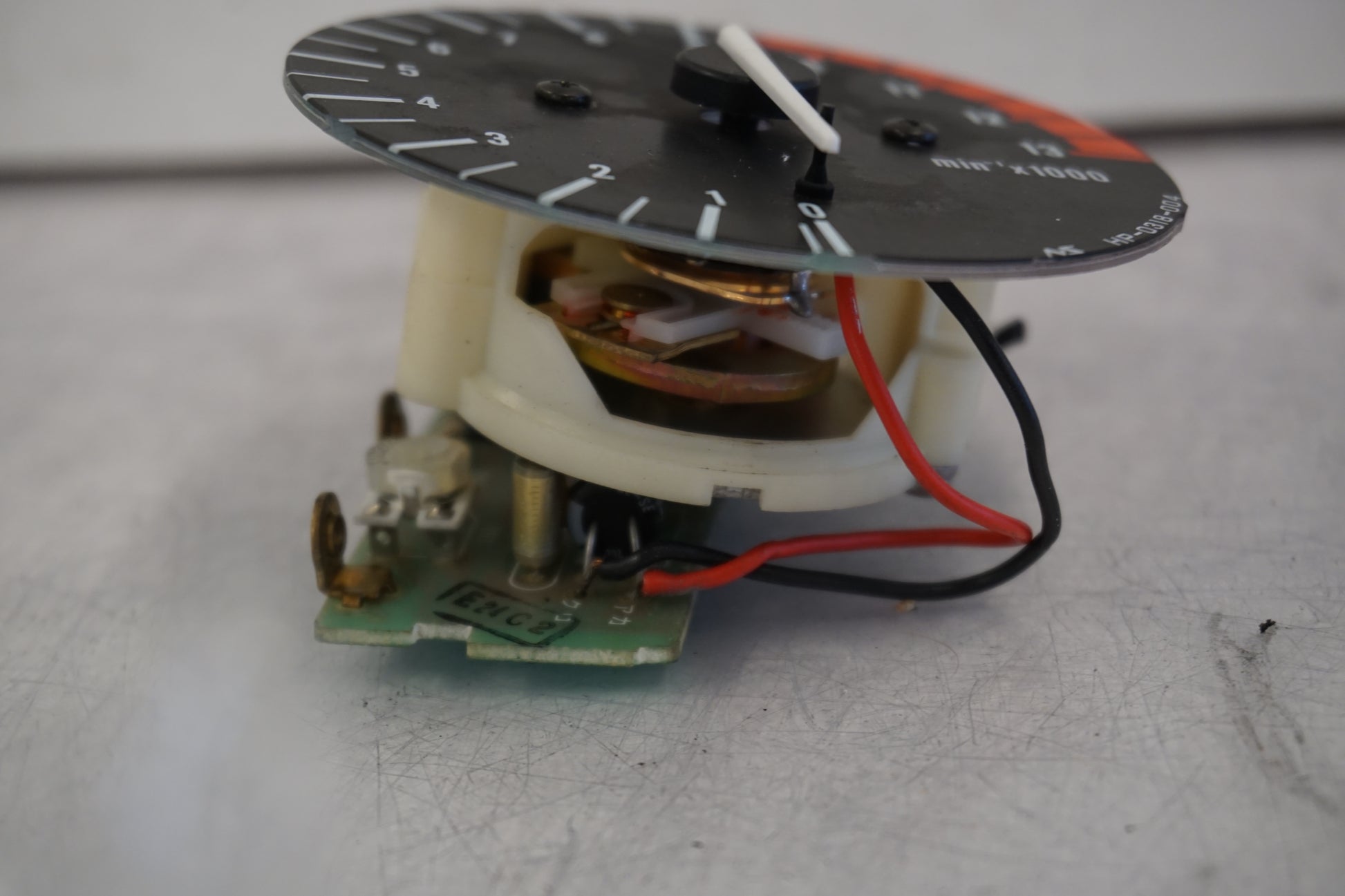 Snett uppifrån på Varvräknare från en Honda CBR 900 RR -1996 motorcykel.