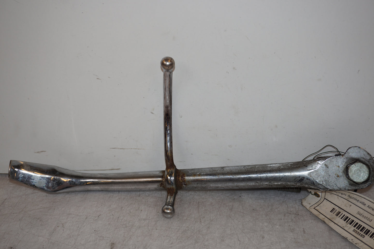 Framsidan på Sidostöd från en Triumph America -2004 motorcykel.