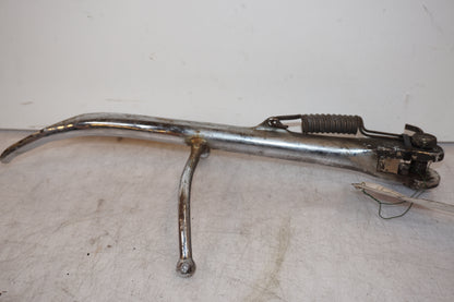 Vänster sida på Sidostöd från en Triumph America -2004 motorcykel.