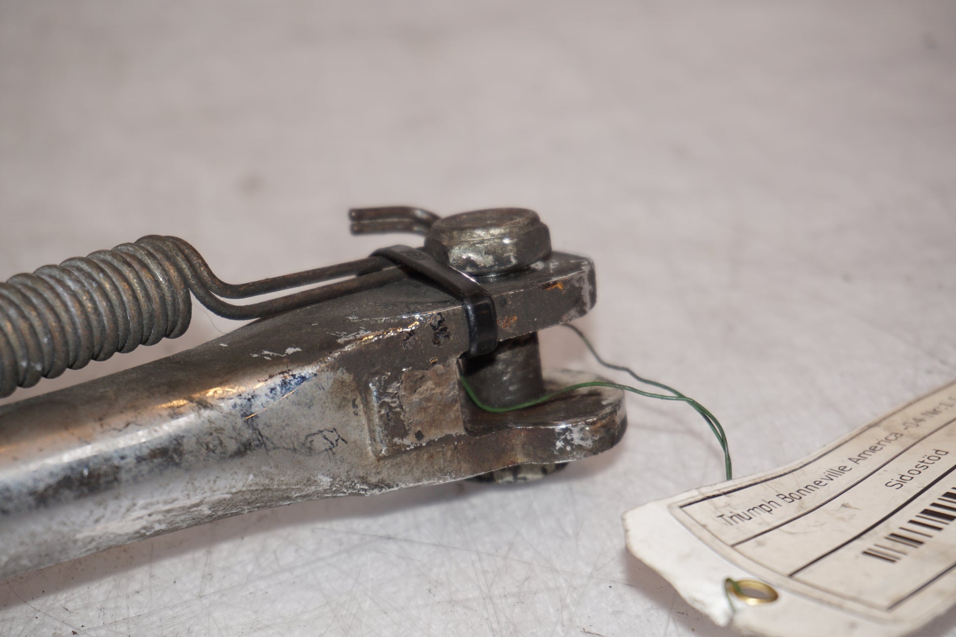 Extrabild1 på Sidostöd från en Triumph America -2004 motorcykel.