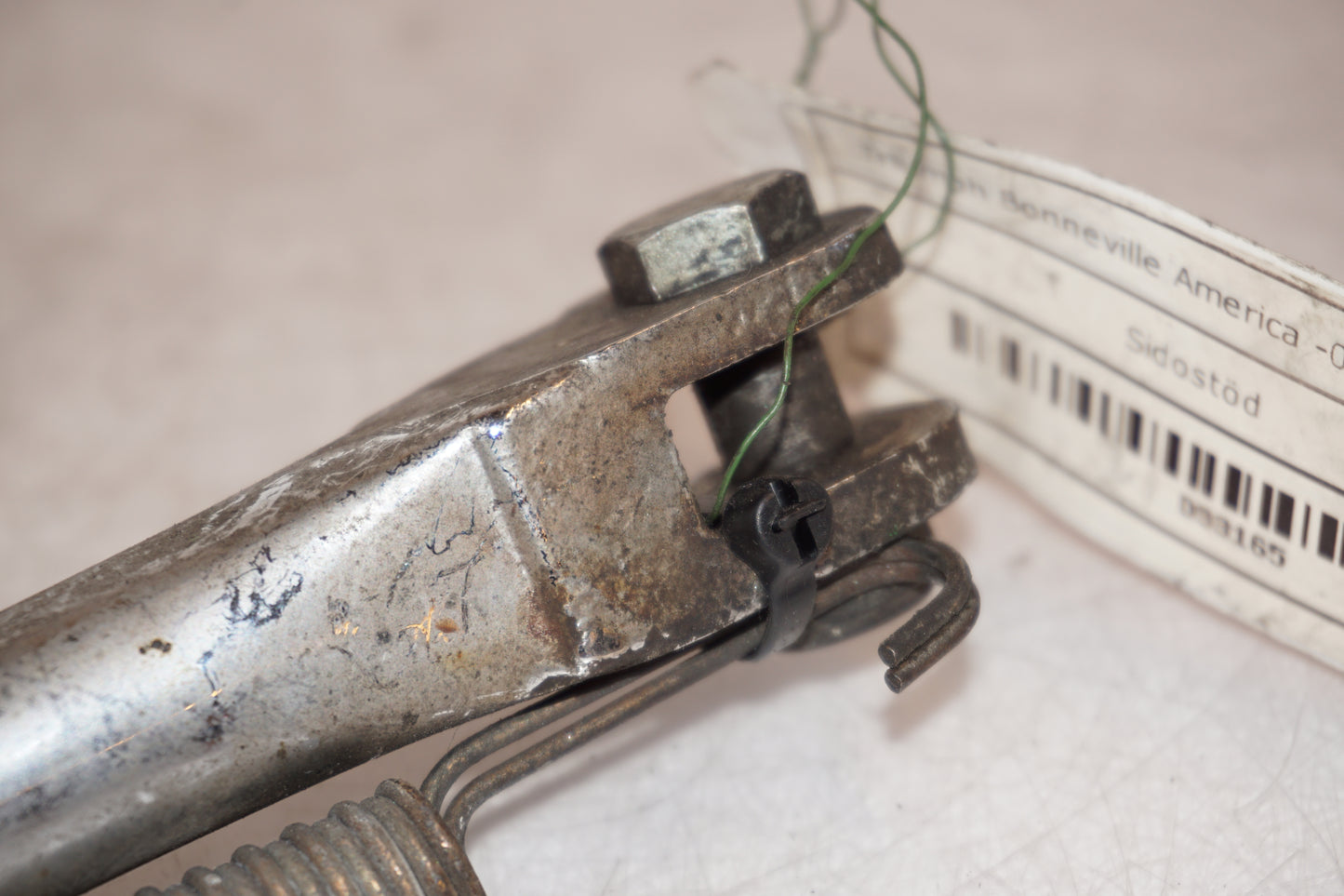 Extrabild2 på Sidostöd från en Triumph America -2004 motorcykel.