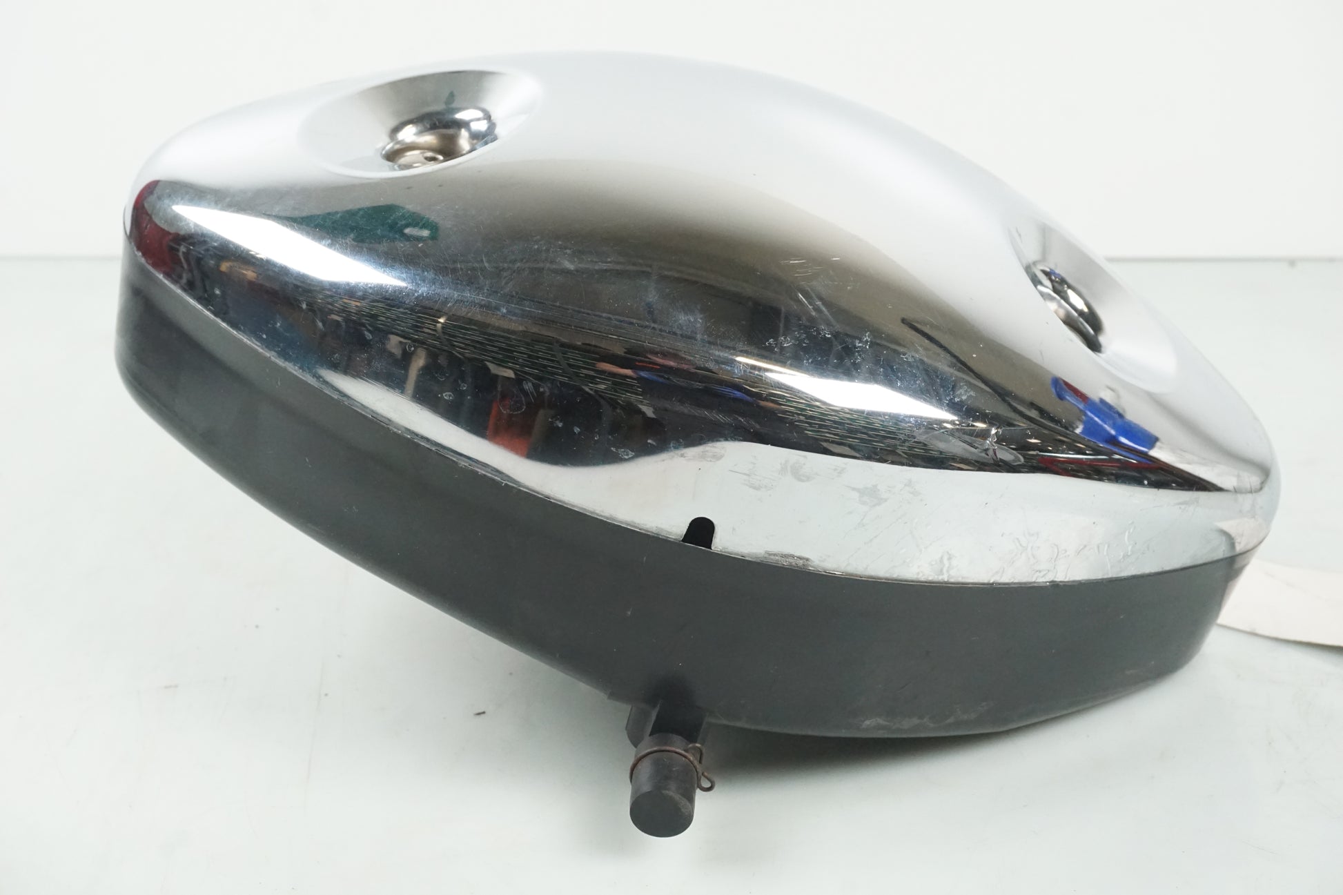 Baksidan på Luftburk från en Suzuki VL 800 -2004 motorcykel.