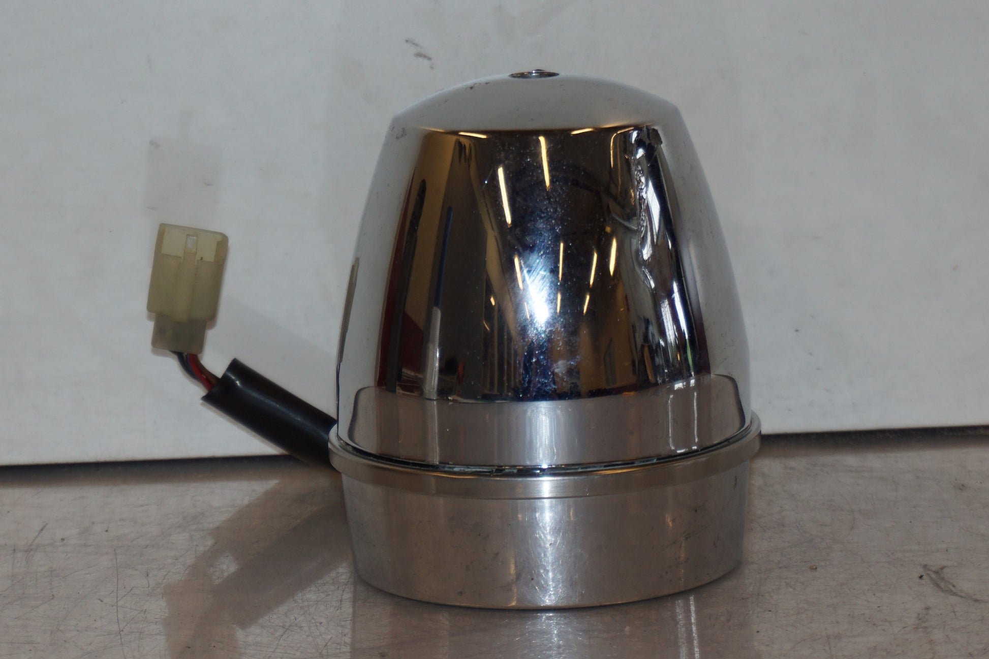 Baksidan på Varvräknare från en Kawasaki Zephyr 750 -1991 motorcykel.