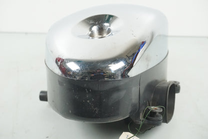 Vänster sida på Luftburk från en Suzuki VL 800 -2004 motorcykel.