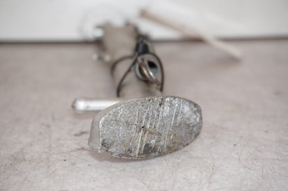 Snett uppifrån på Sidostöd från en Triumph Speed Triple -2005 motorcykel.