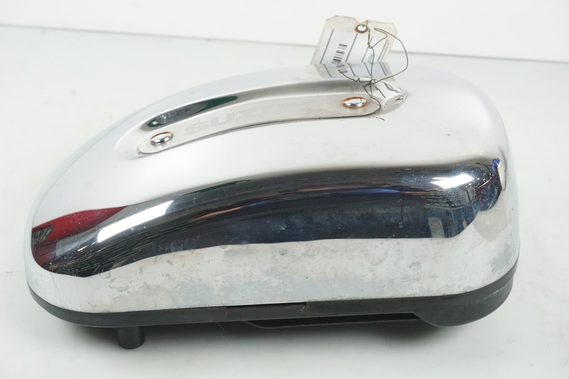 Höger sida på Verktygslåda från en Suzuki VZ 800 -1997 motorcykel.