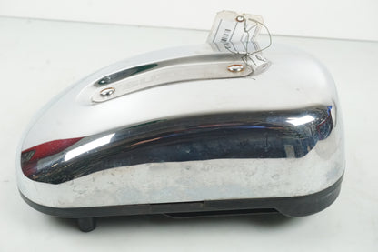 Höger sida på Verktygslåda från en Suzuki VZ 800 -1997 motorcykel.