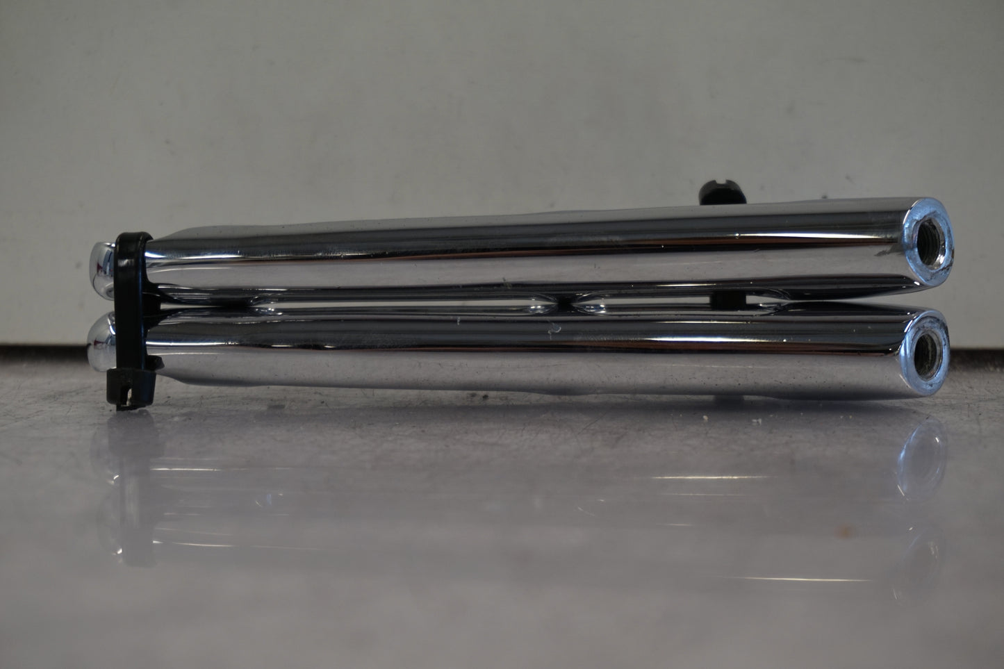 Höger sida på <p>2st krom</p>

<p>Eftermarknad</p> motorcykel.